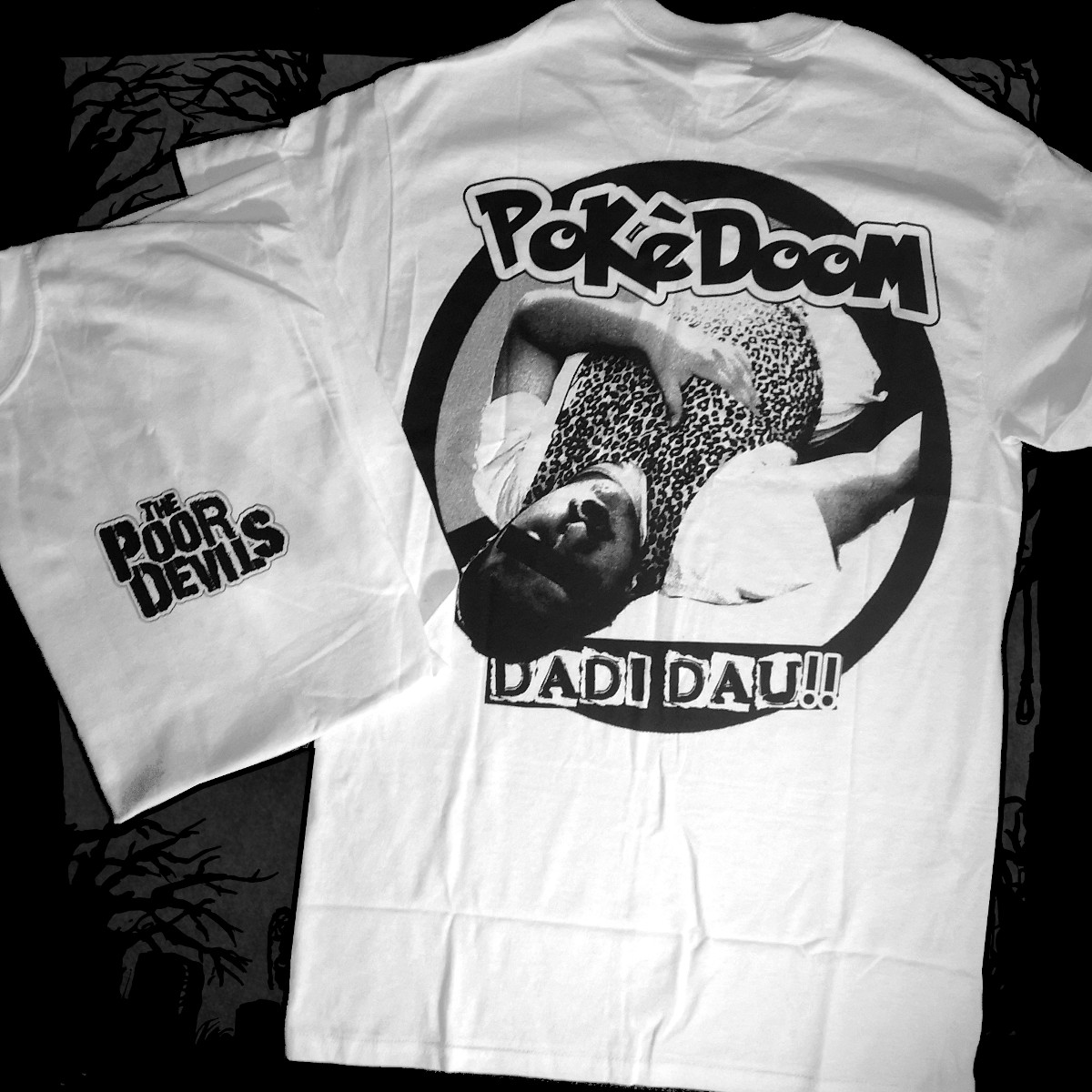 The Poor Devils - Pokedoom [T-Shirt] (Farbe weiß: | Two-Sided-Druck: schwarz)